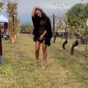 Meet your Posher, Entela